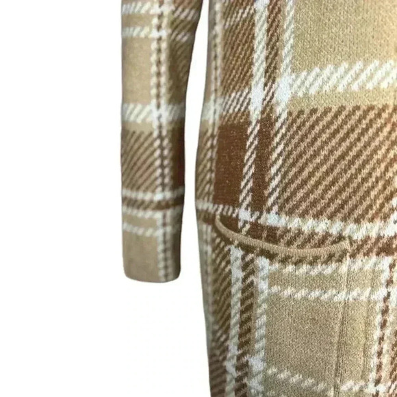 Absolutely Famous - Picture 5 of 16